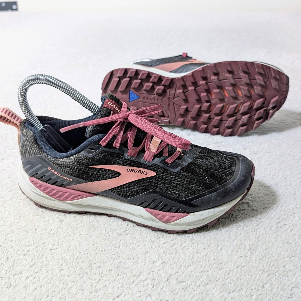 Brooks Cascadia 15 Trail Running Shoes Womens 6 Black Pink 1203311B087 EUC